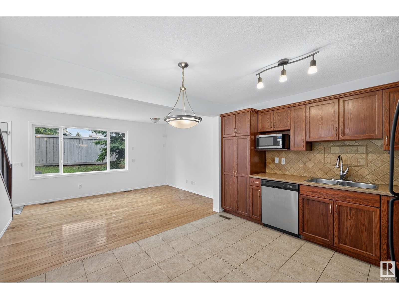 #12 2816 34 AV NW
