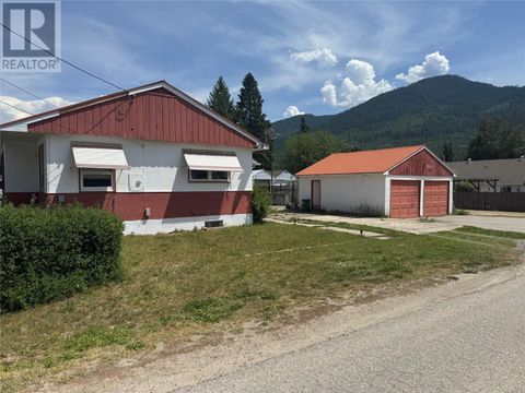 805 10TH Avenue Montrose BC V0G1P0