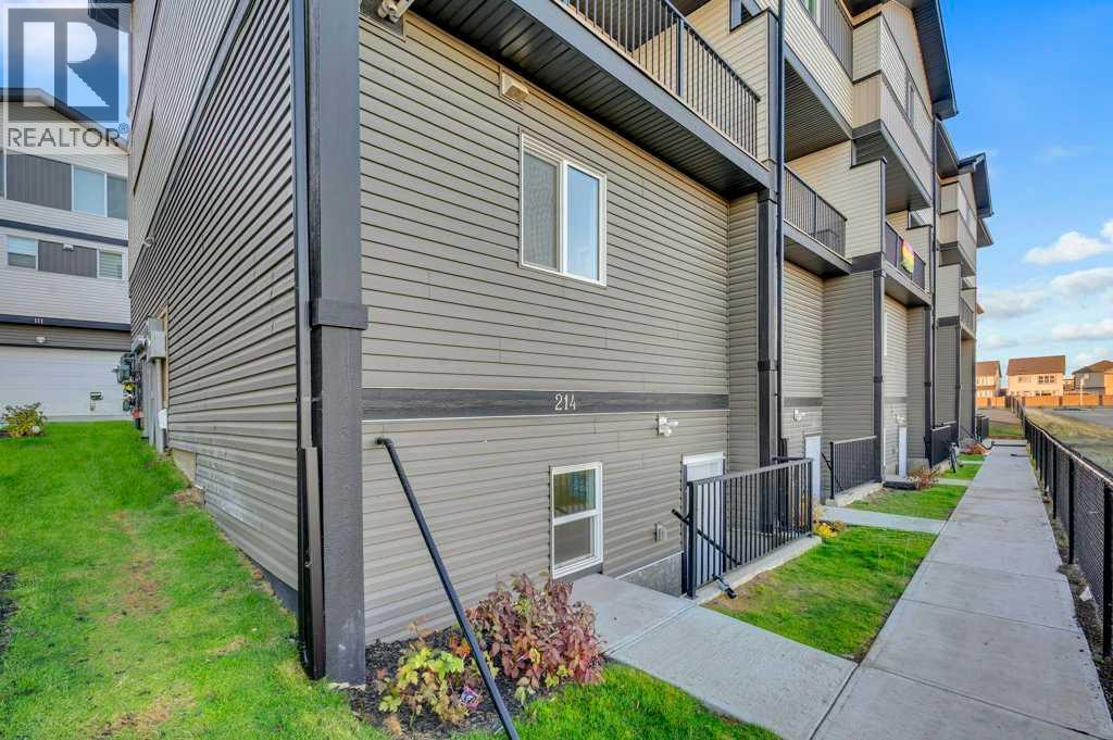 214 Corner Meadows Square