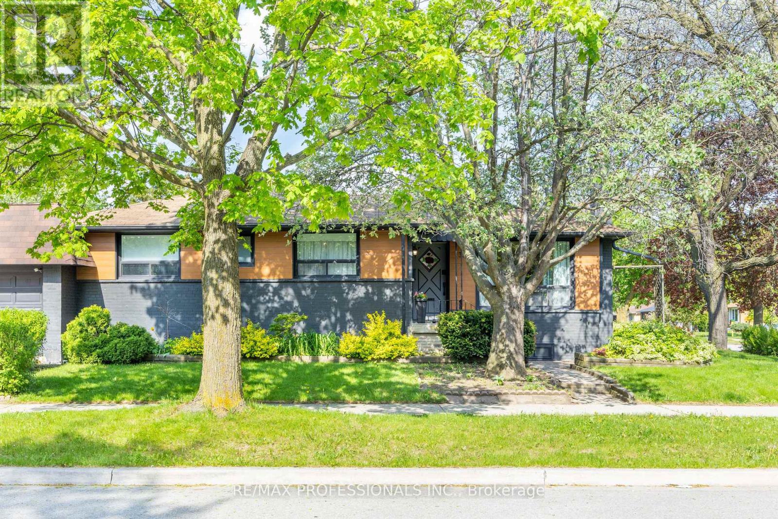 33 BRAMPTON ROAD