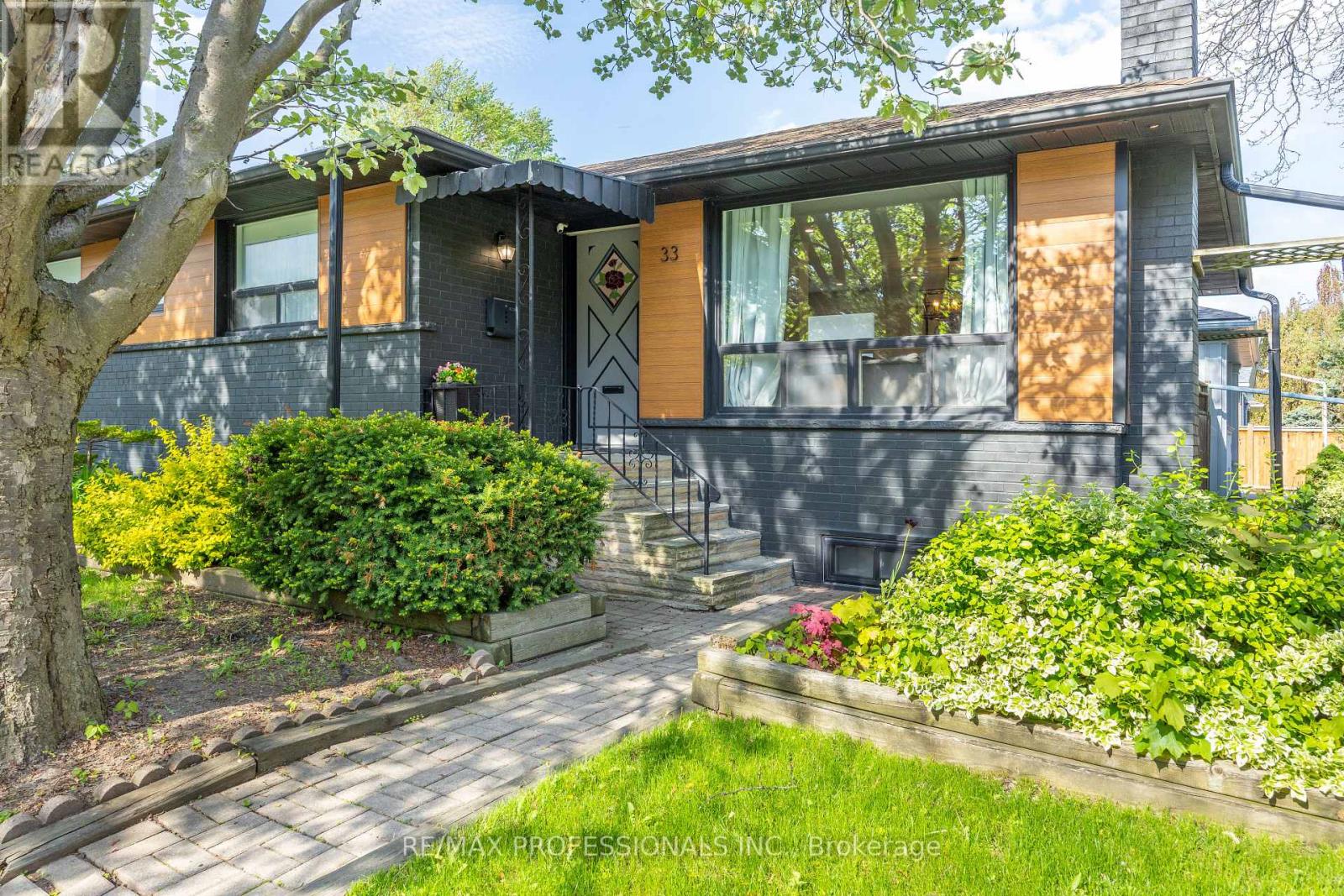 33 BRAMPTON ROAD