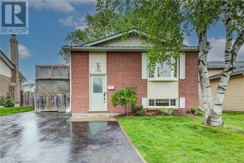 102 SUGAR MAPLE Street Kitchener ON N2N1X7