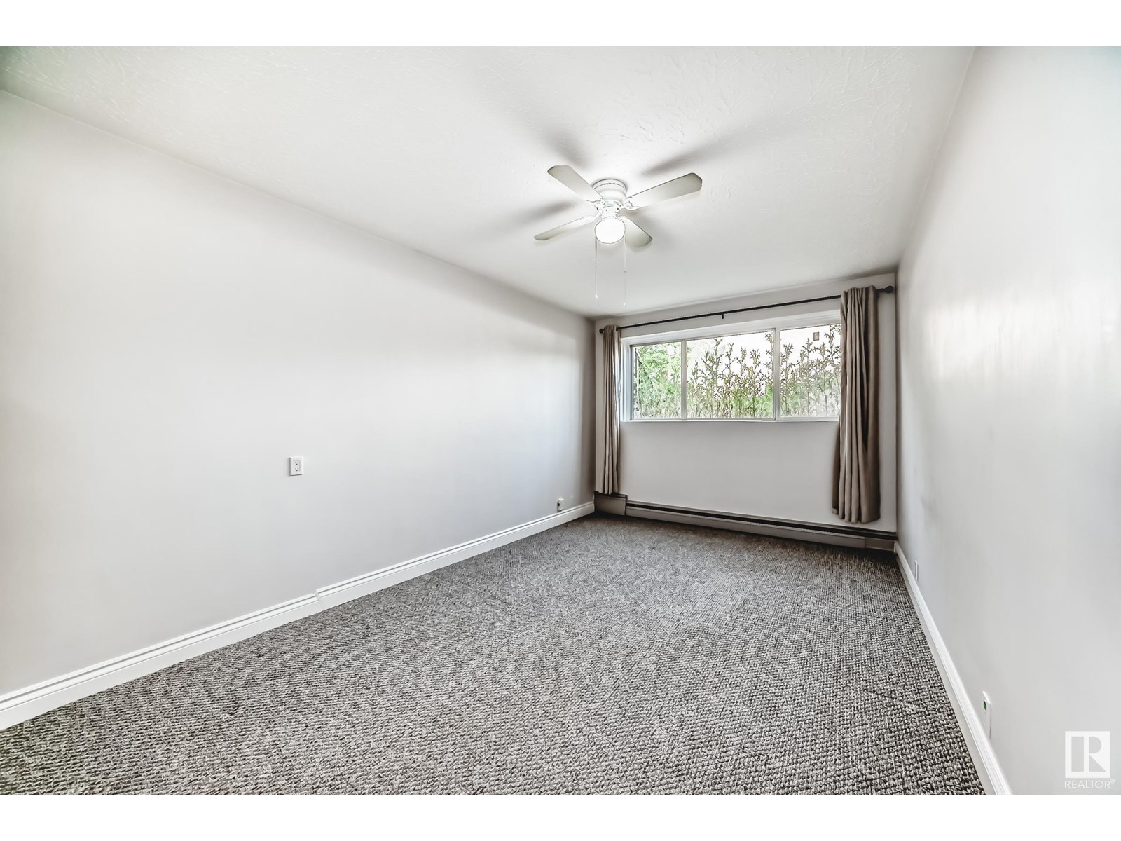 #5 8406 104 ST NW