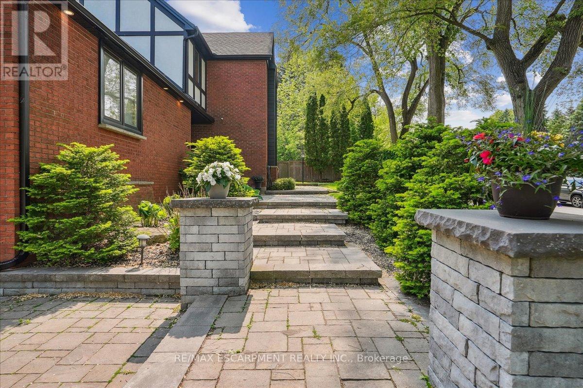 208 MOHAWK ROAD