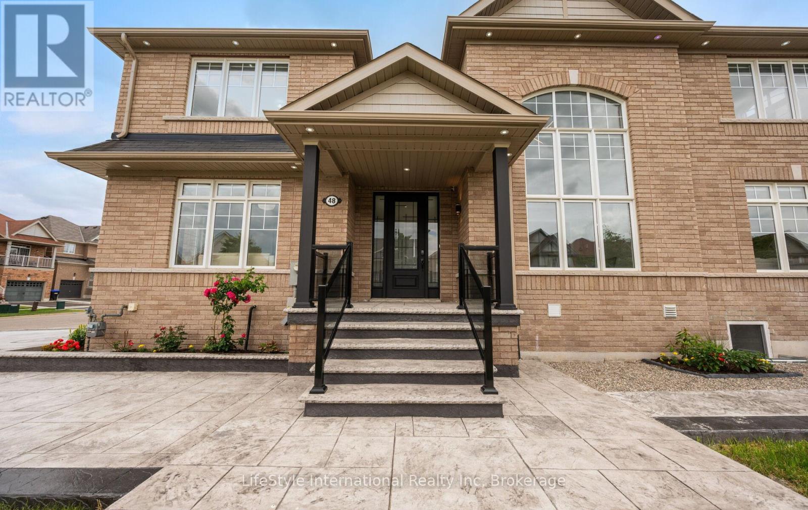 48 HAWKE CRESCENT