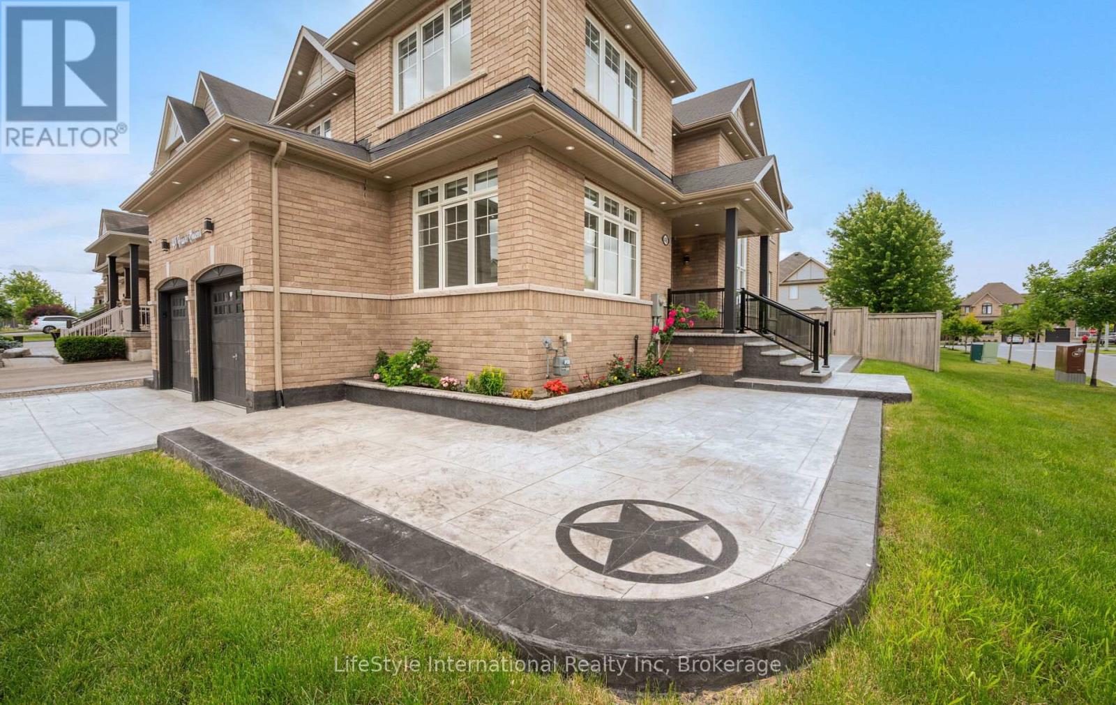 48 HAWKE CRESCENT