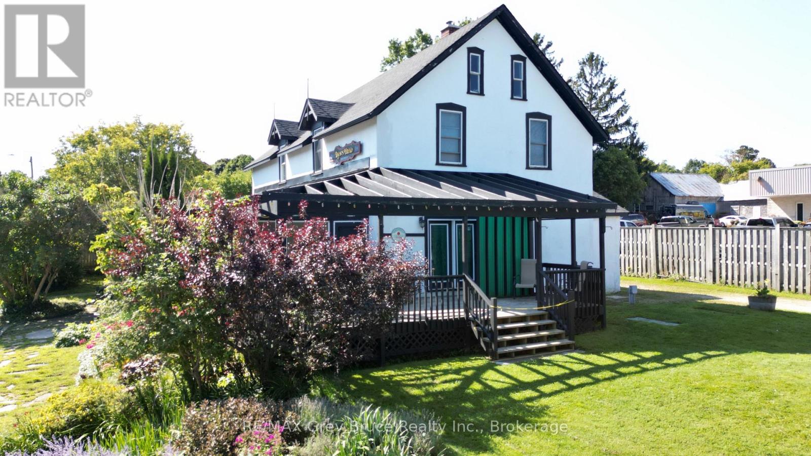 8 HELEN STREET