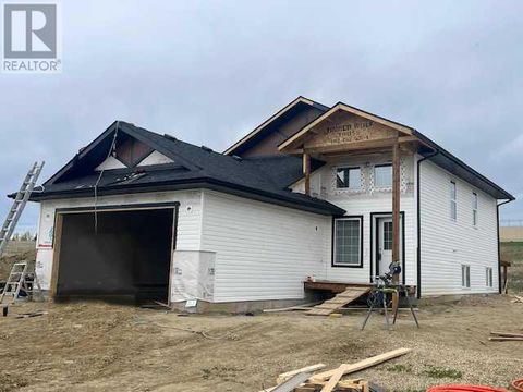 17 Craig Road Sylvan Lake AB T4S0L5