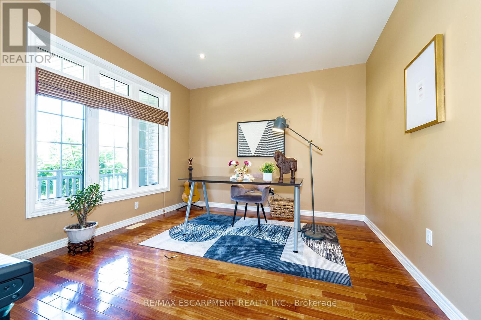 4286 CLUBVIEW DRIVE