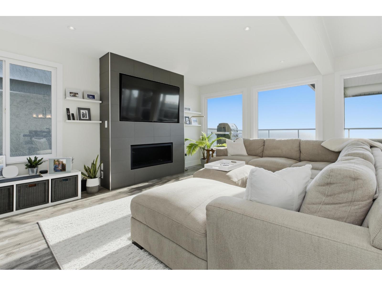 15373 VICTORIA AVENUE