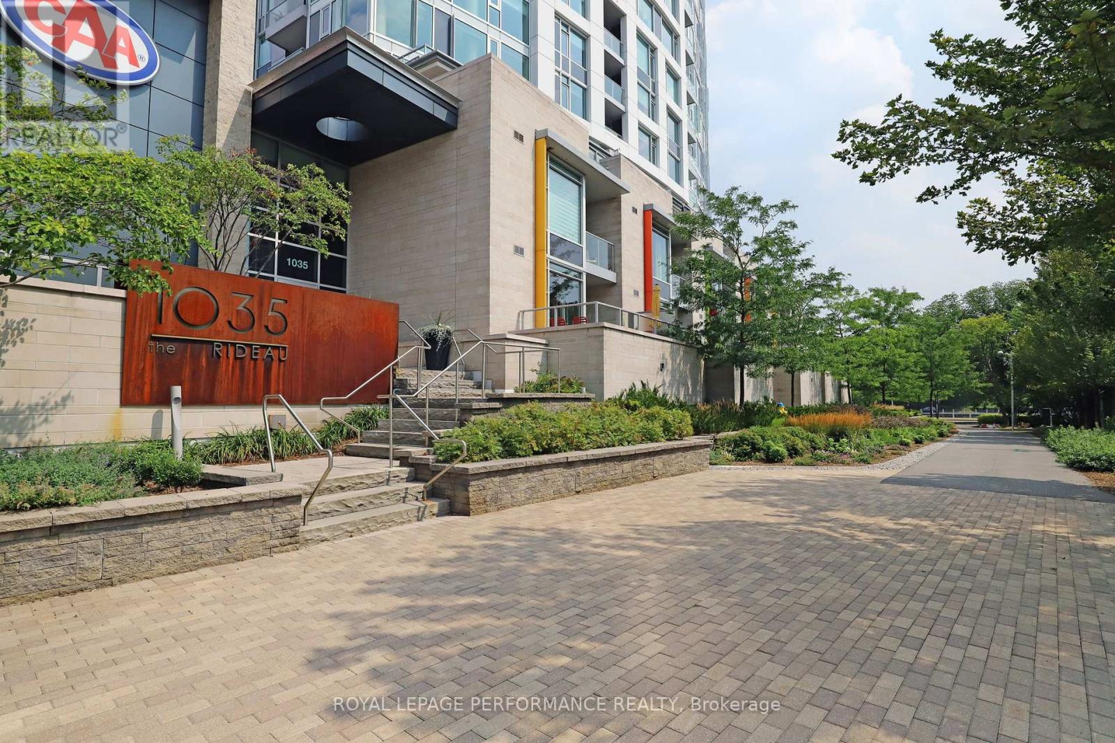 907 - 1035 BANK STREET