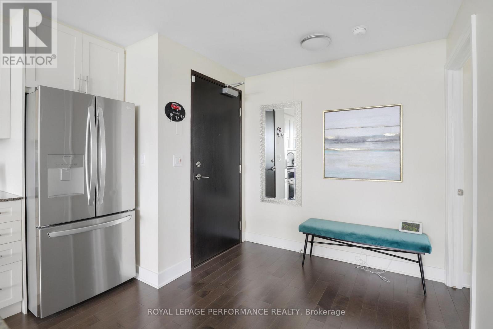 907 - 1035 BANK STREET