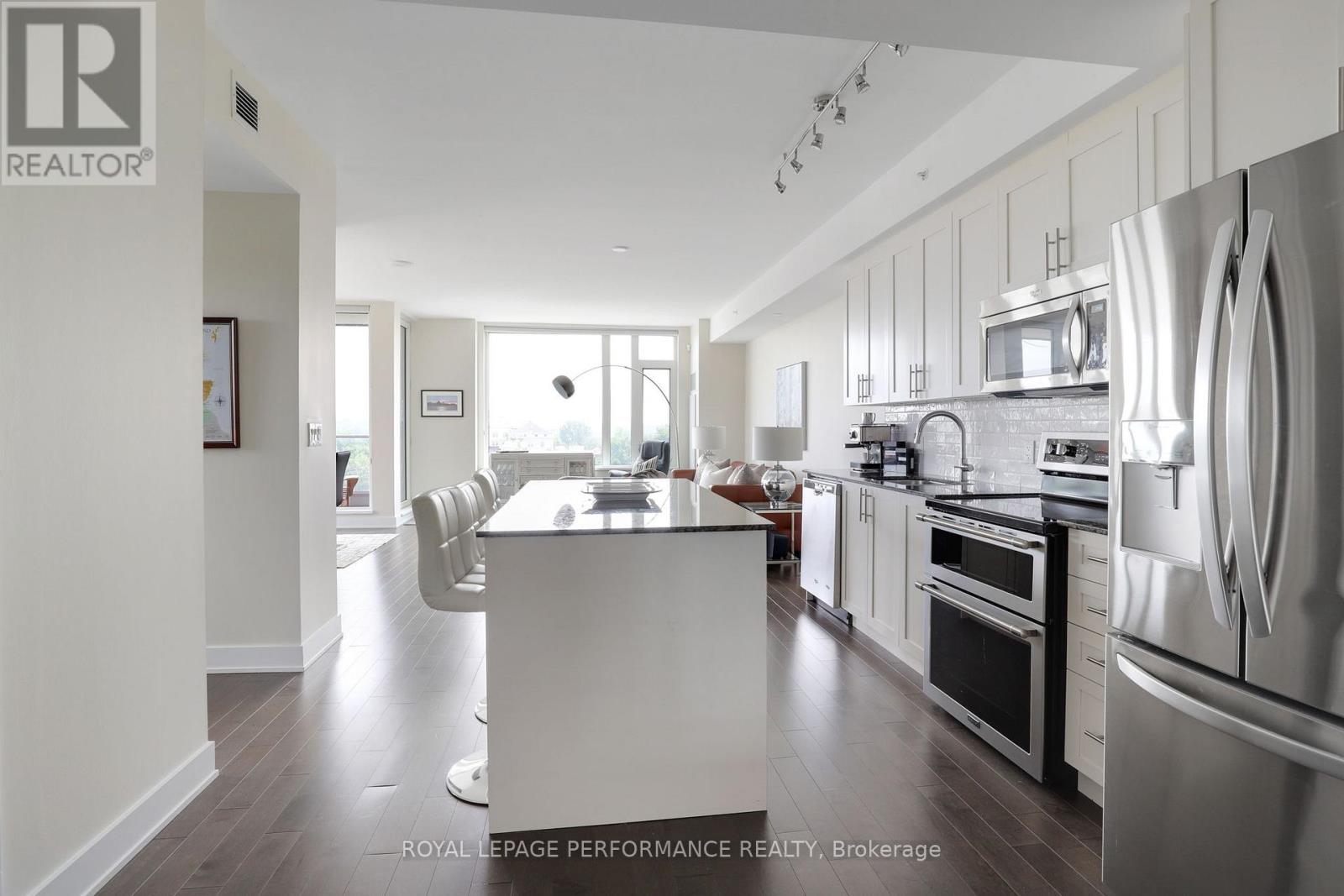 907 - 1035 BANK STREET