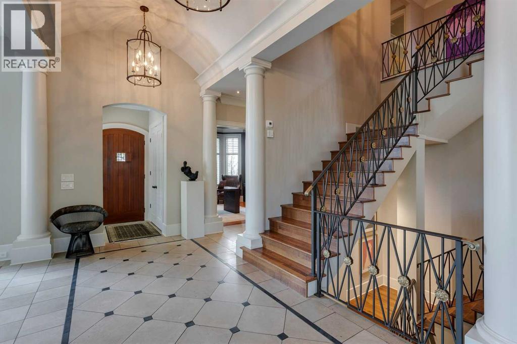 2704 Montcalm Crescent SW