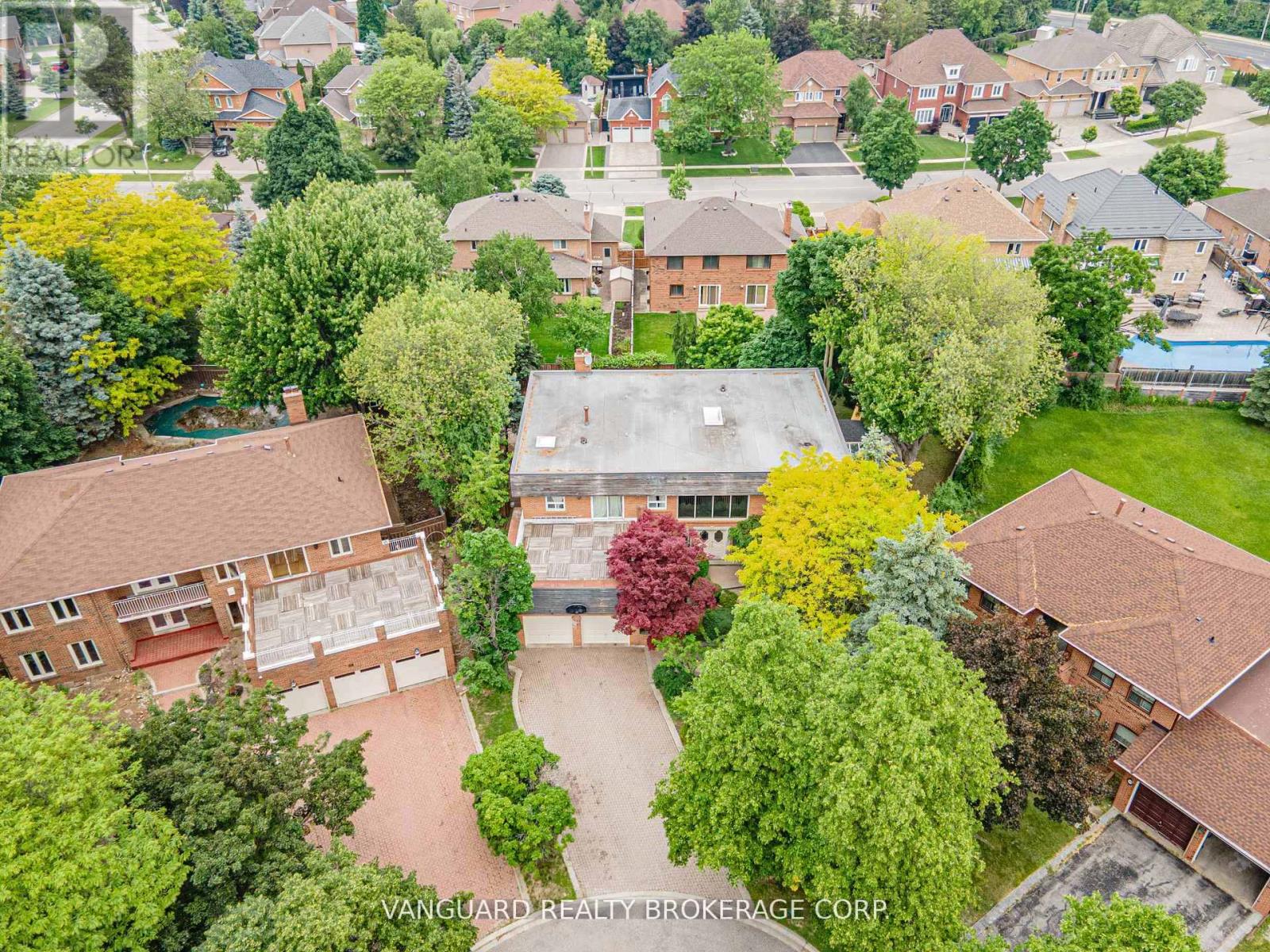 40 COLTON CRESCENT N