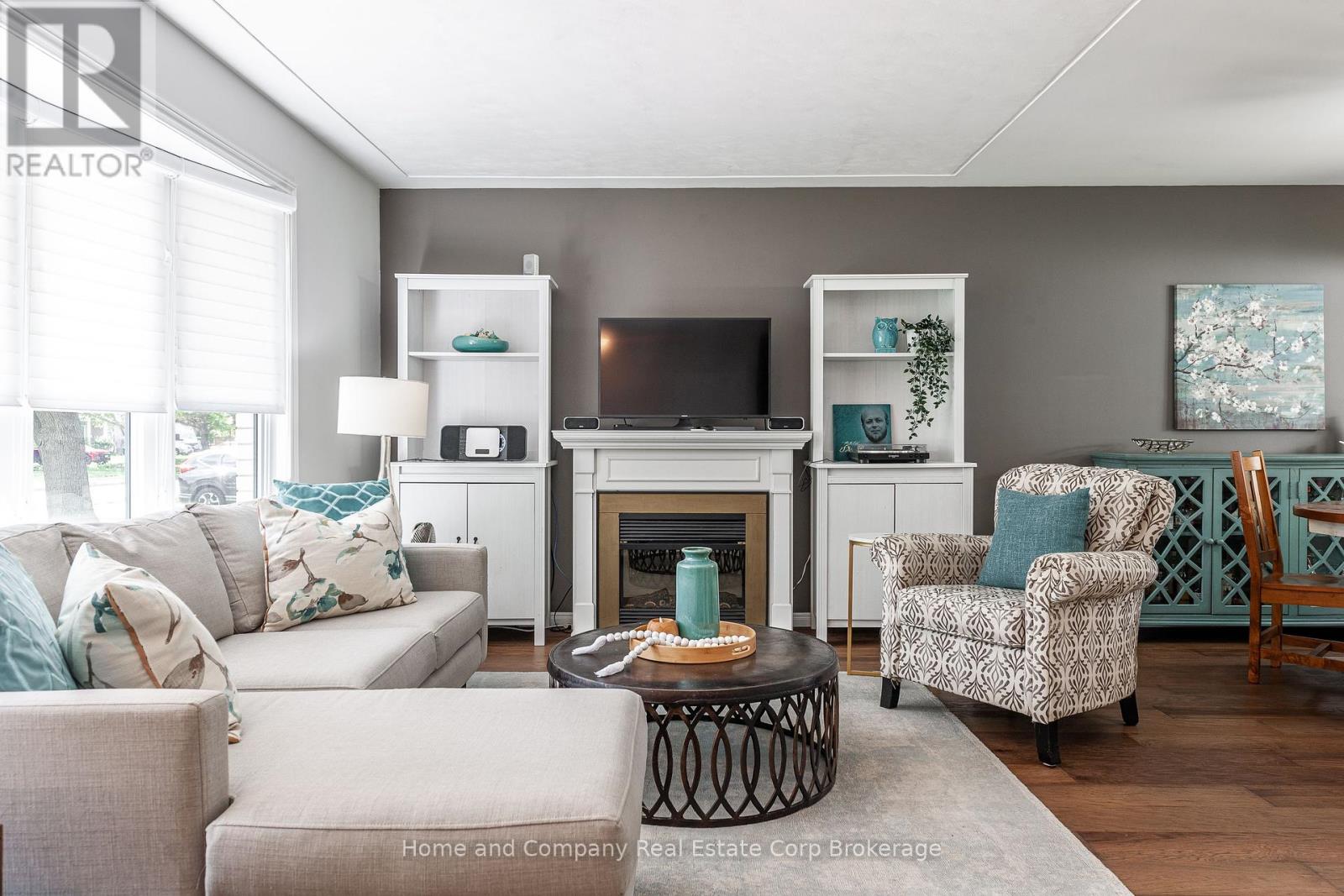 16 FEICK CRESCENT