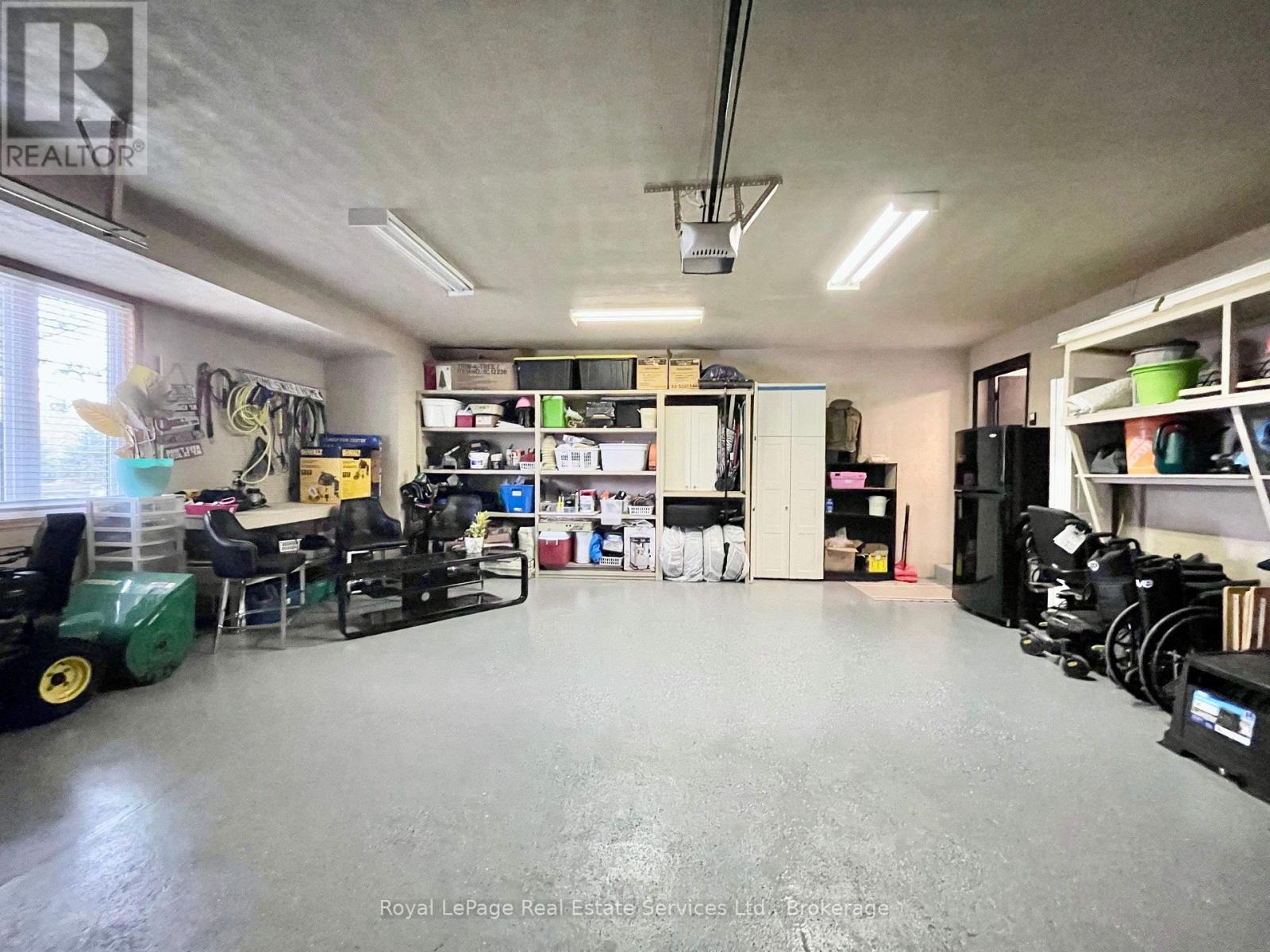 184 DUNDAS STREET E