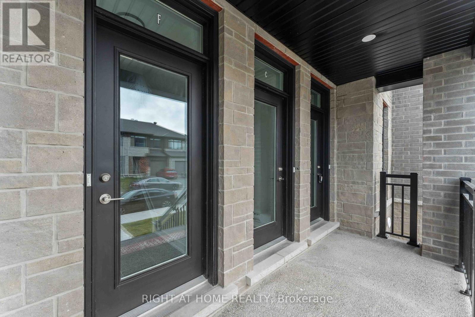 213 - 20F MAIZE STREET