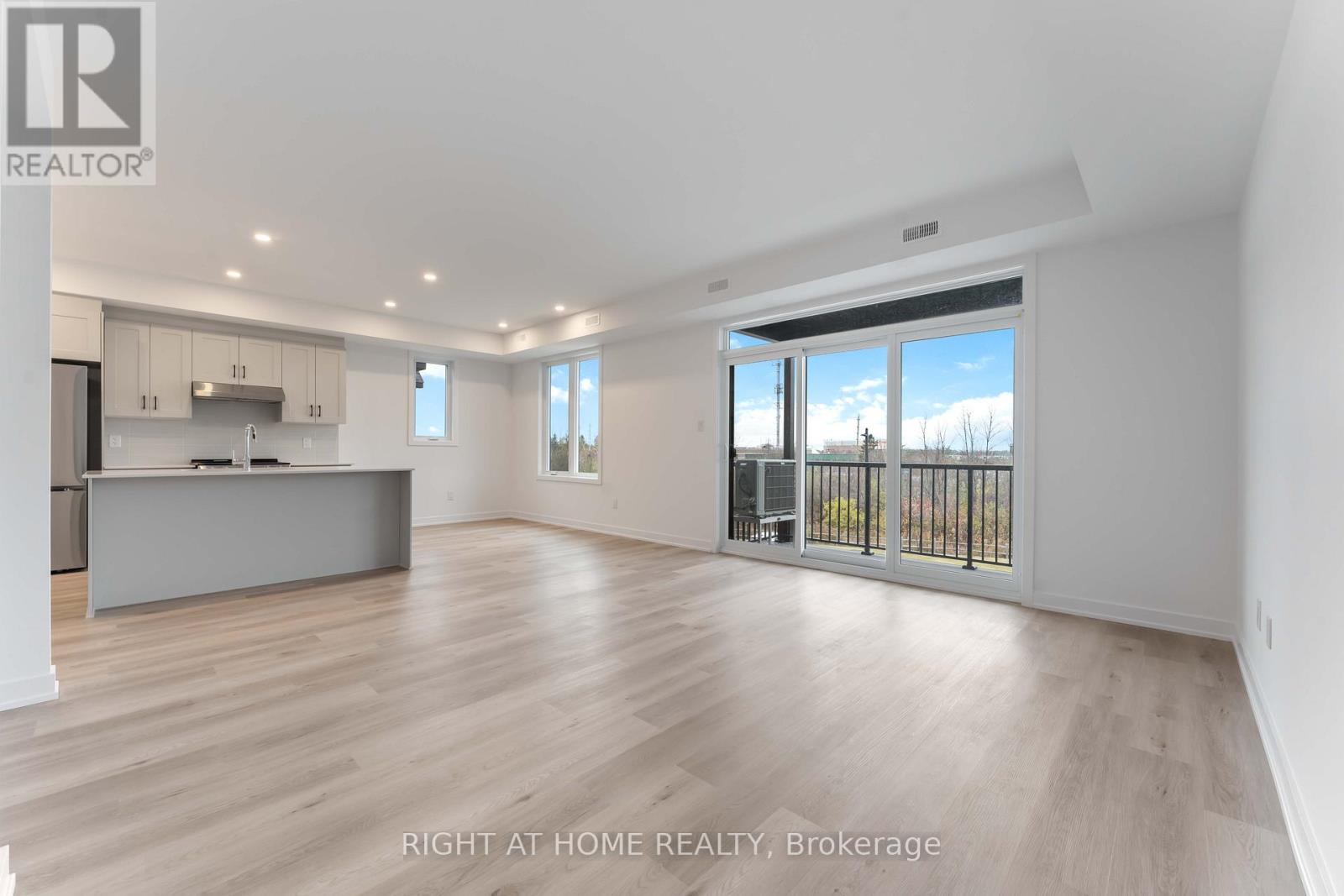 213 - 20F MAIZE STREET