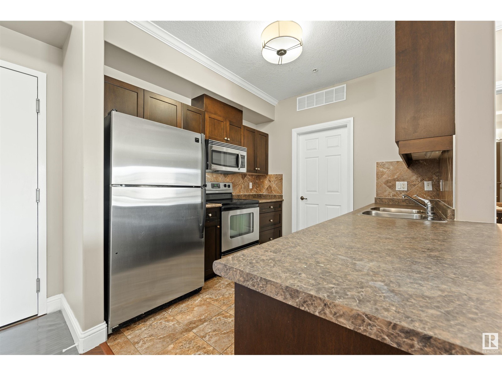 #109 14612 125 ST NW