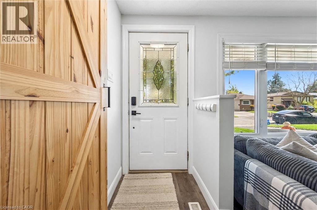 10 BROKEN OAK Crescent