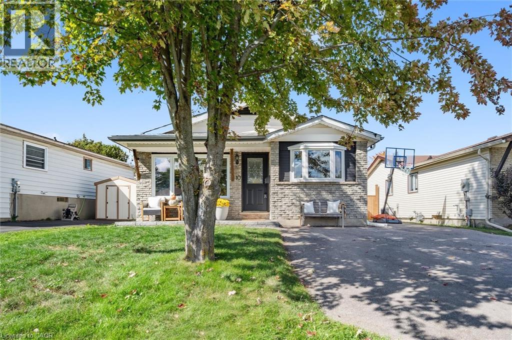 10 BROKEN OAK Crescent