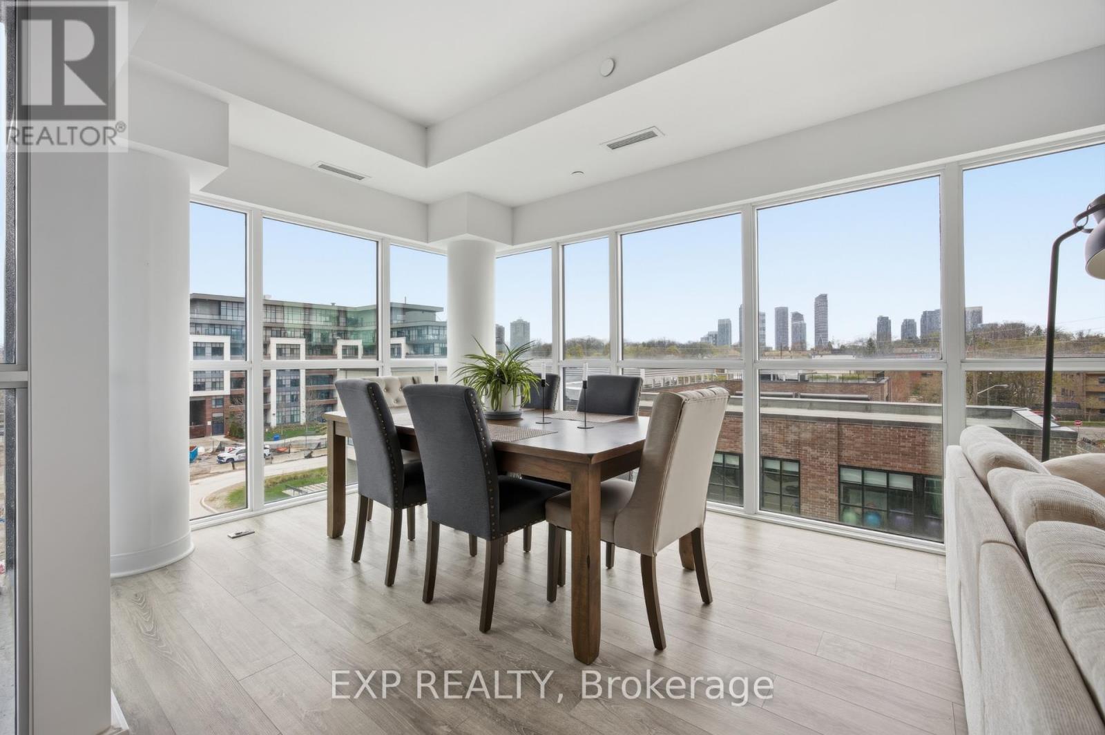Photo 1 of 50 — 404 - 25 NEIGHBOURHOOD LANE Unit 404, Toronto (Stonegate-Queensway), ON M8Y0C4