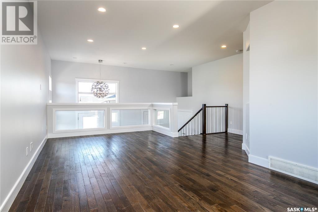 303 Gillies CRESCENT