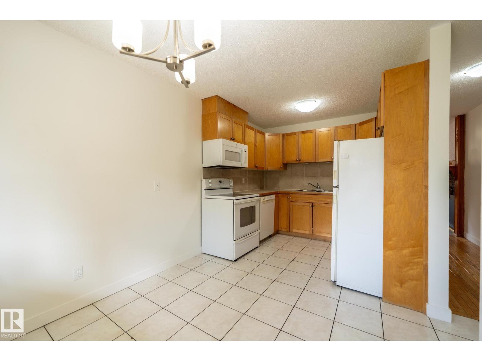 744 SADDLEBACK RD NW