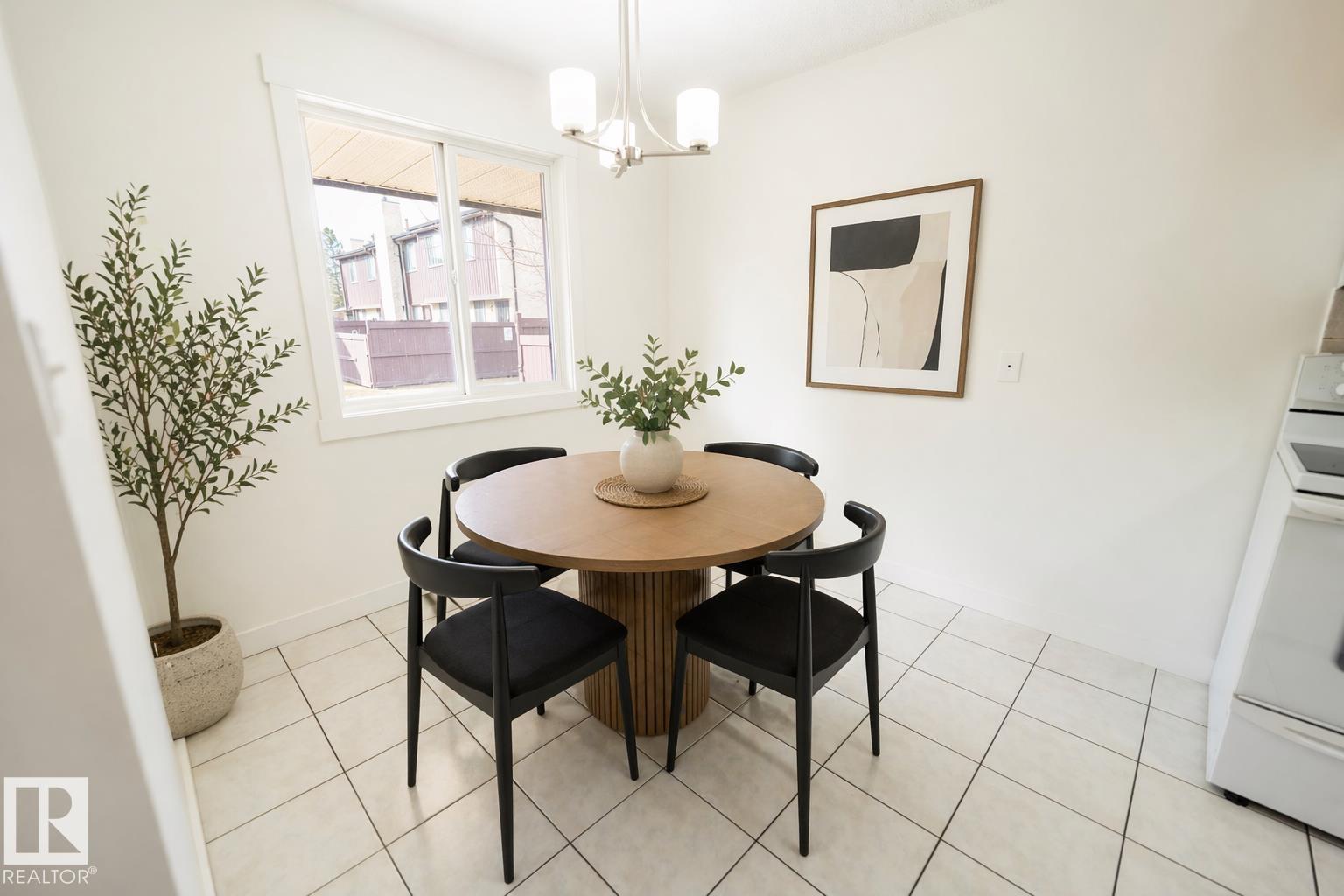 744 SADDLEBACK RD NW