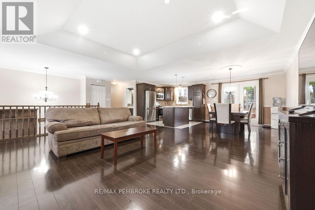 610 HUMMINGBIRD LANE