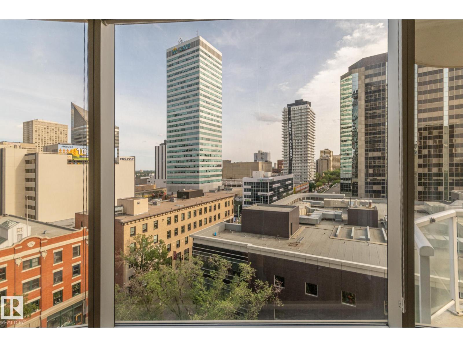 #904 10136 104 ST NW