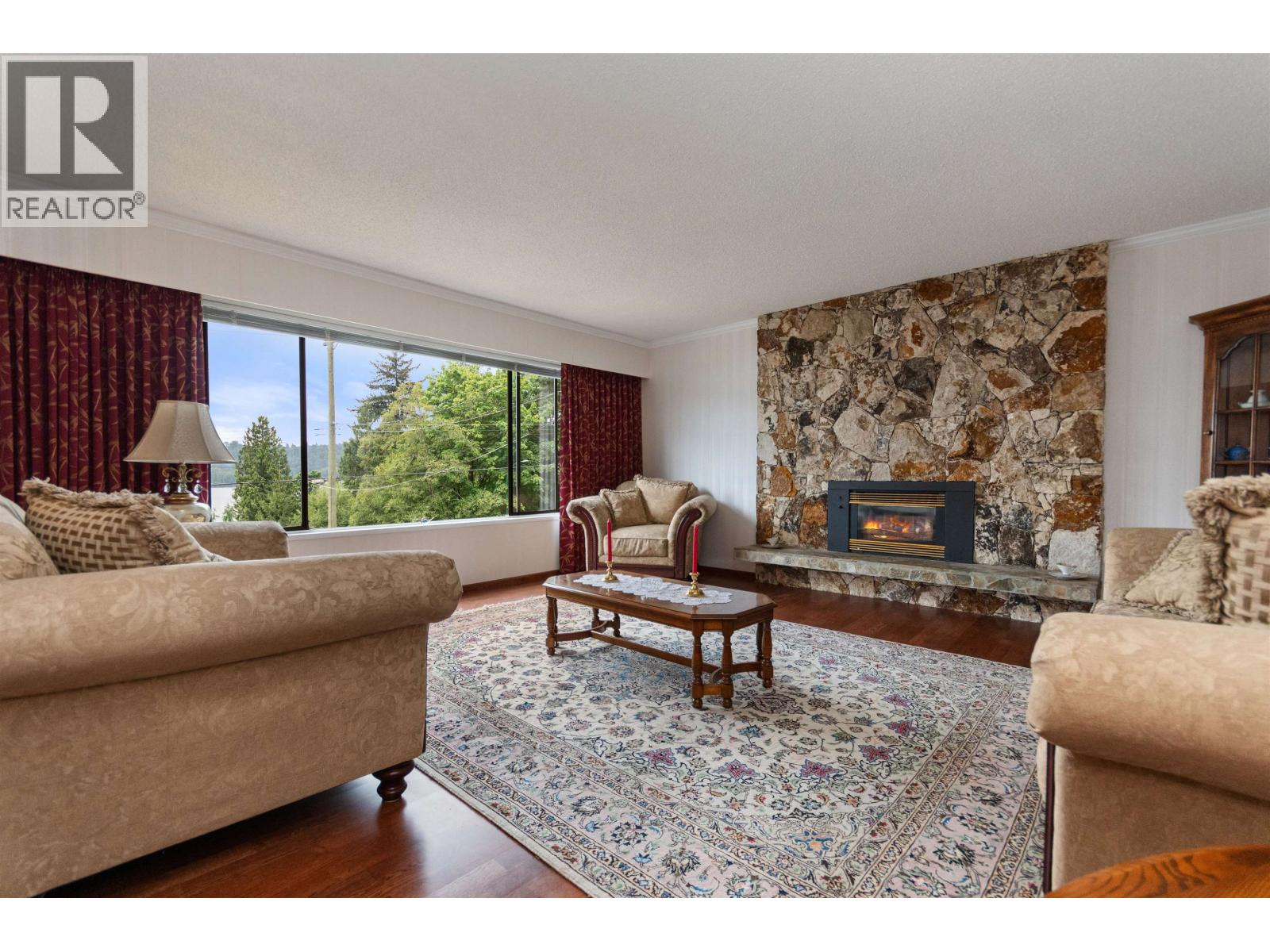 3772 DOLLARTON HIGHWAY