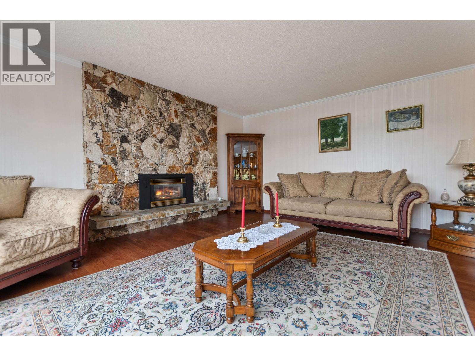 3772 DOLLARTON HIGHWAY