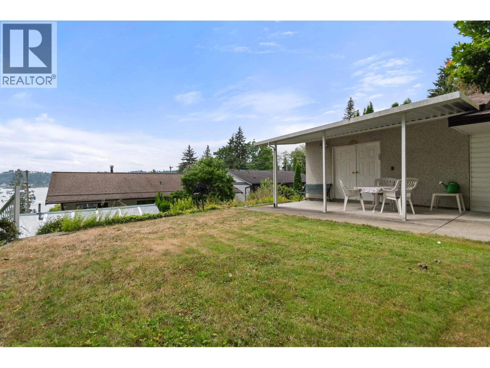 3772 DOLLARTON HIGHWAY