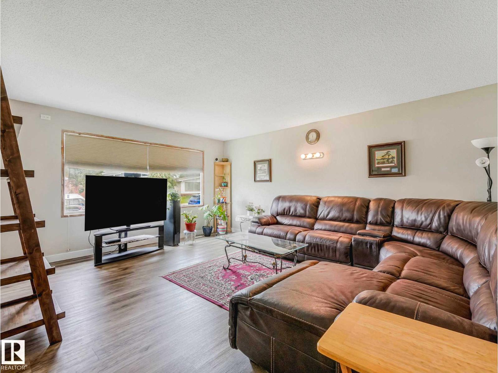 13807 92 ST NW