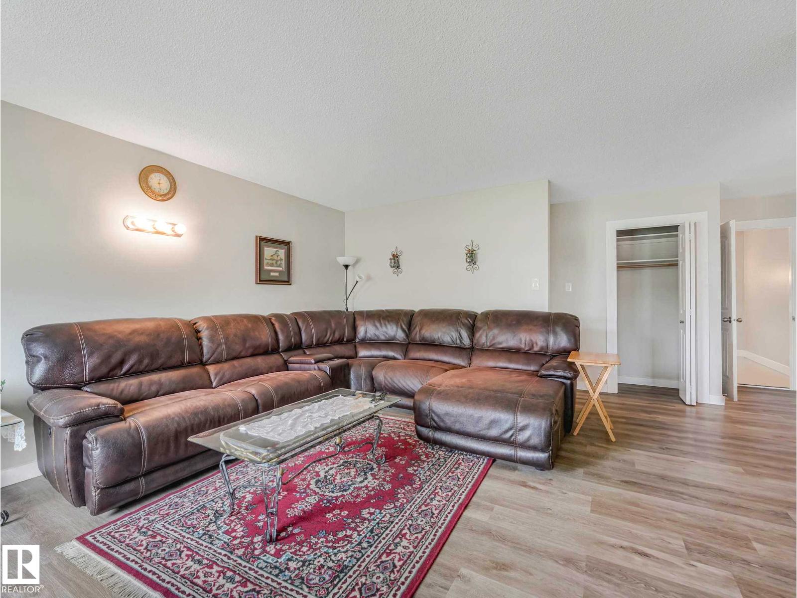 13807 92 ST NW