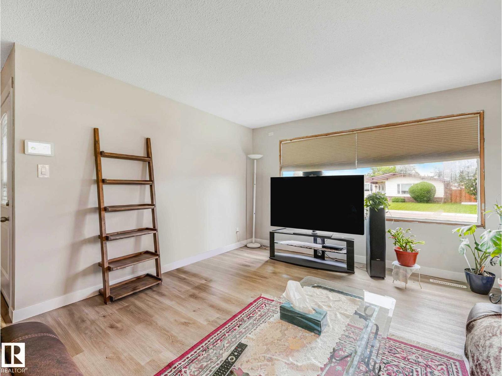 13807 92 ST NW