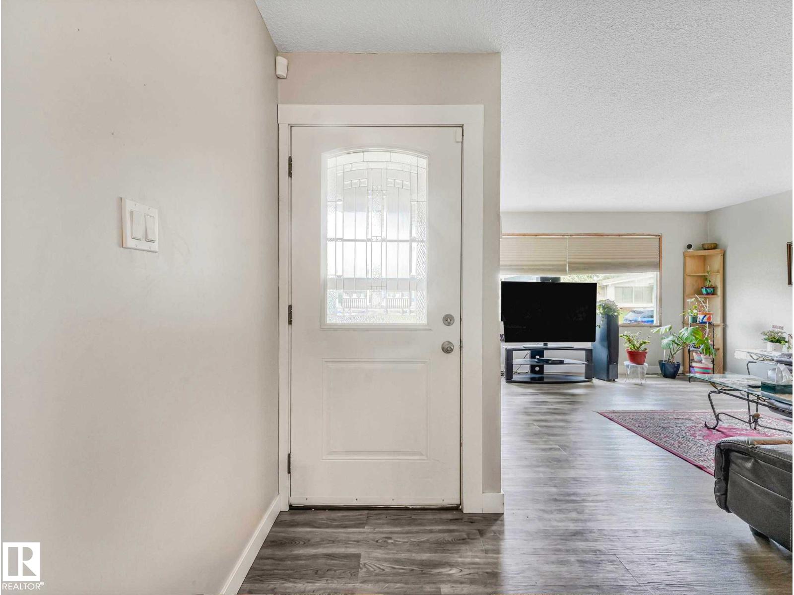 13807 92 ST NW