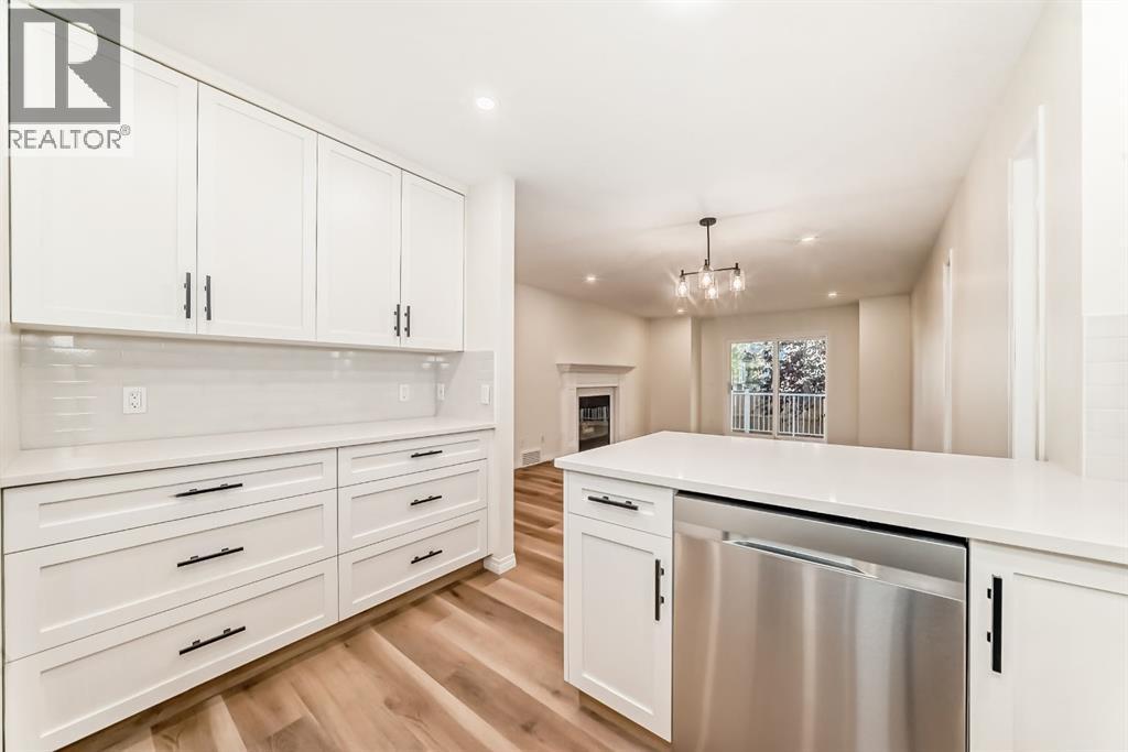 126 Hawkstone Manor NW