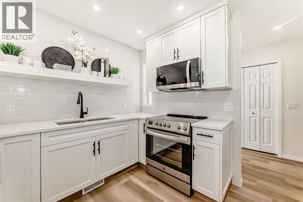 126 Hawkstone Manor NW