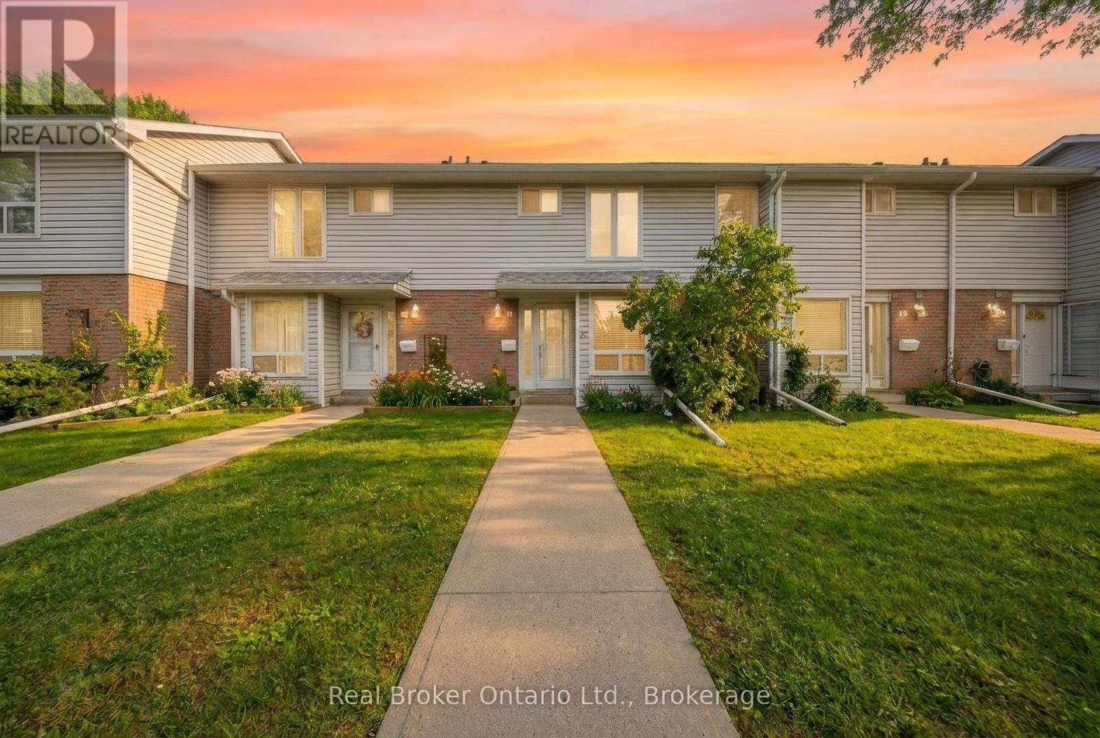 41 - 32 MOWAT BOULEVARD