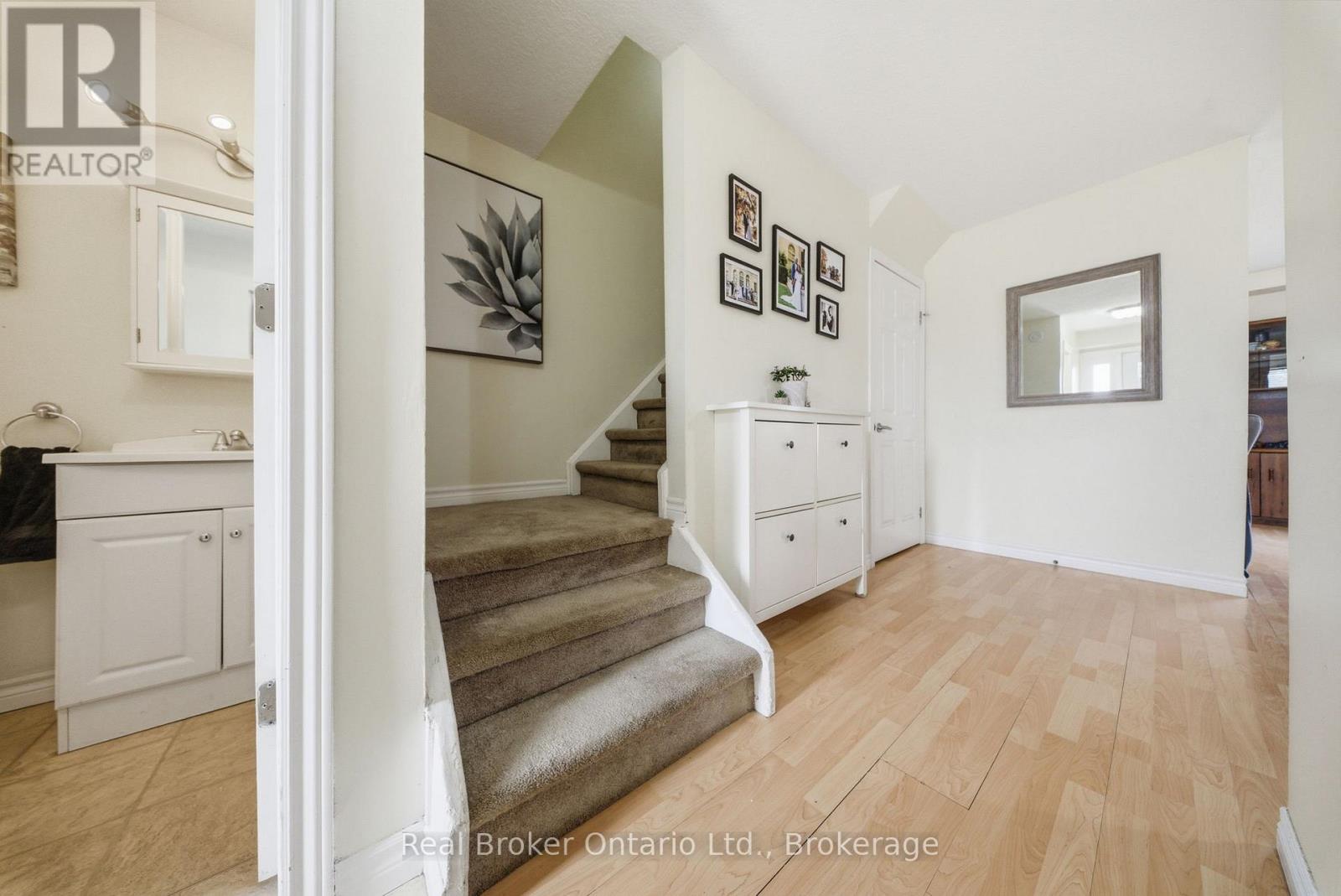 41 - 32 MOWAT BOULEVARD