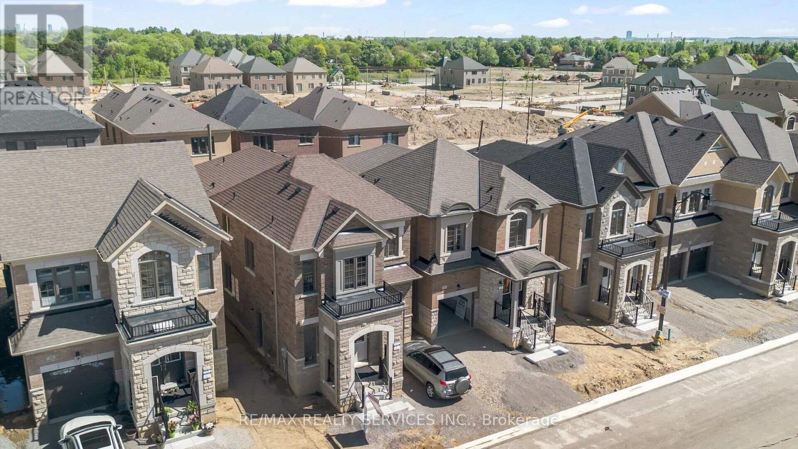 34 SAPWOOD CRESCENT