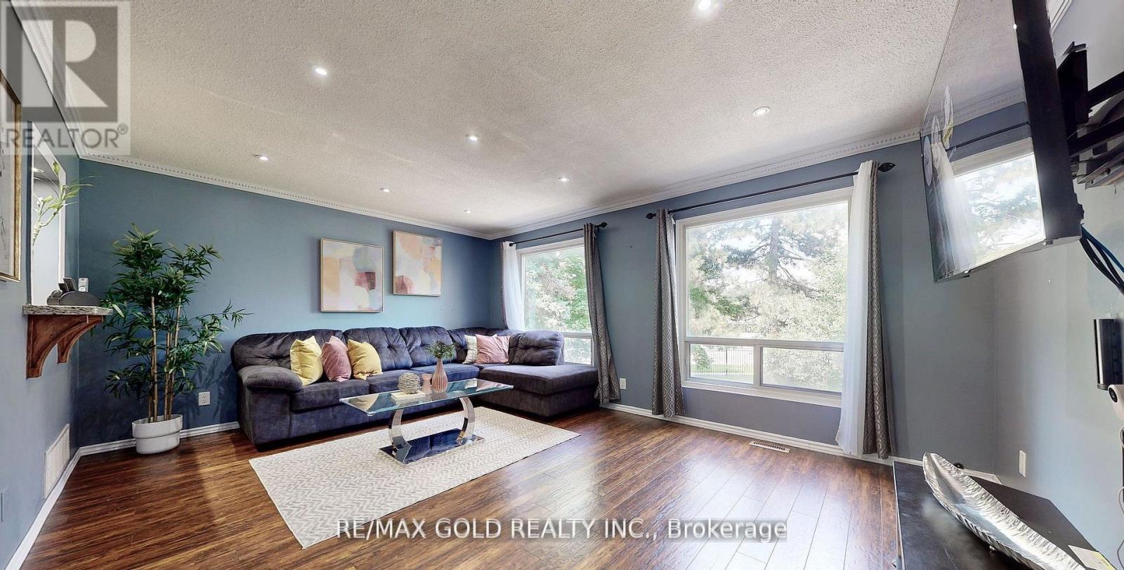 18 - 18 CARLETON PLACE