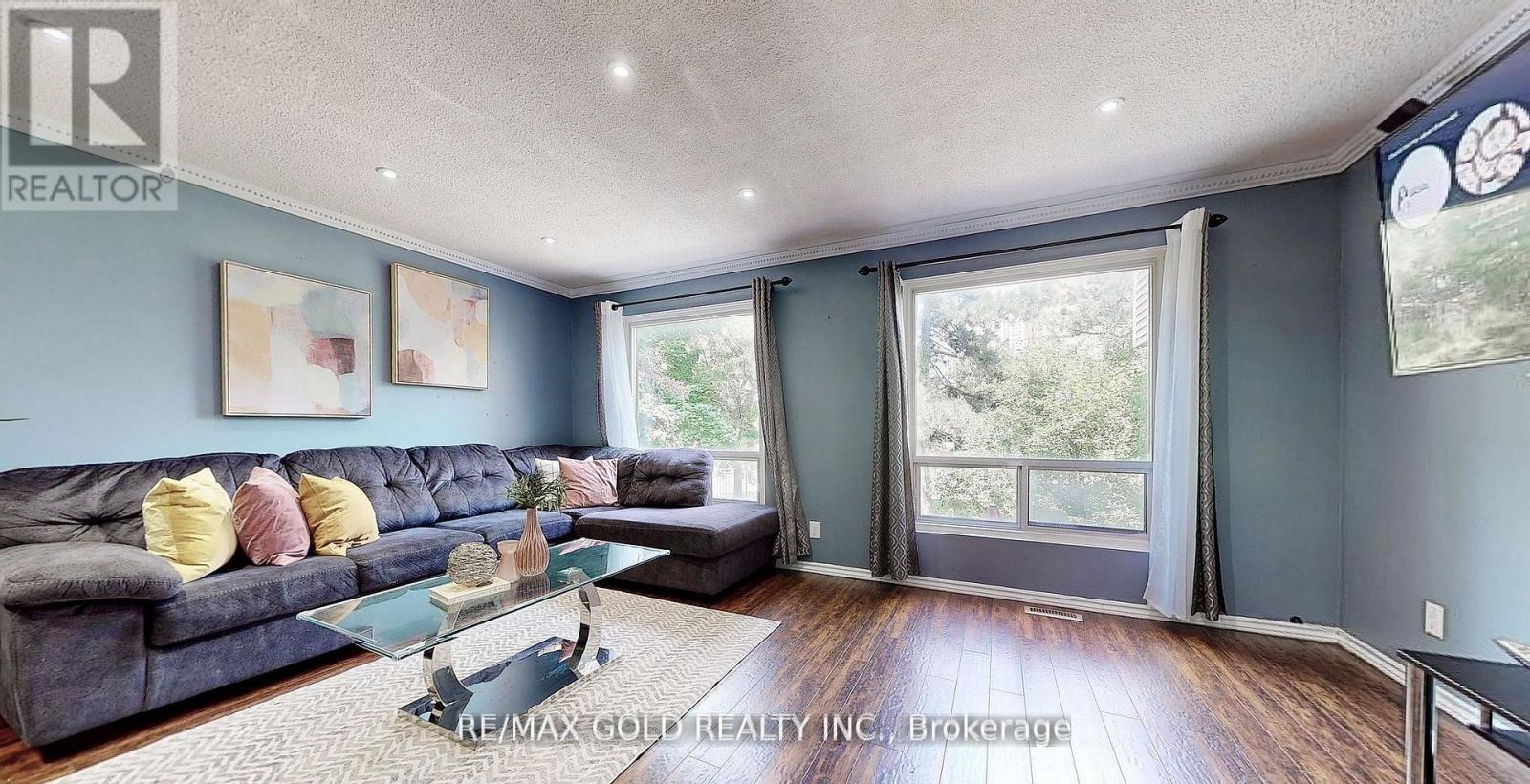 18 - 18 CARLETON PLACE