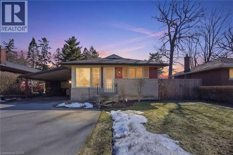 11 ALISON Avenue Cambridge ON N1R1M8