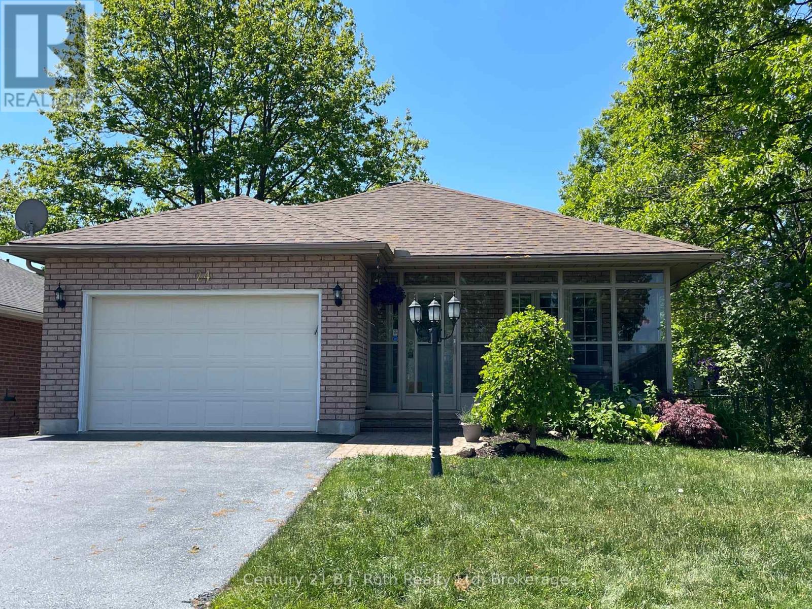 Photo 1 of 42 — 24 MARCHAND DRIVE, Penetanguishene, ON L9M2J2