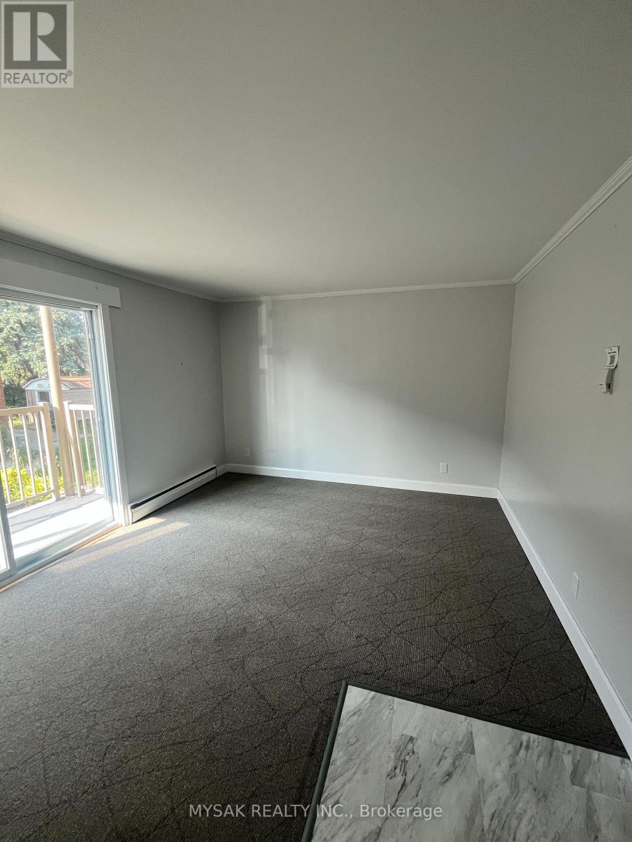 425 LANCASTER STREET W