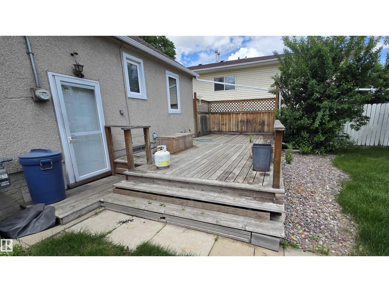 11909 83 ST NW